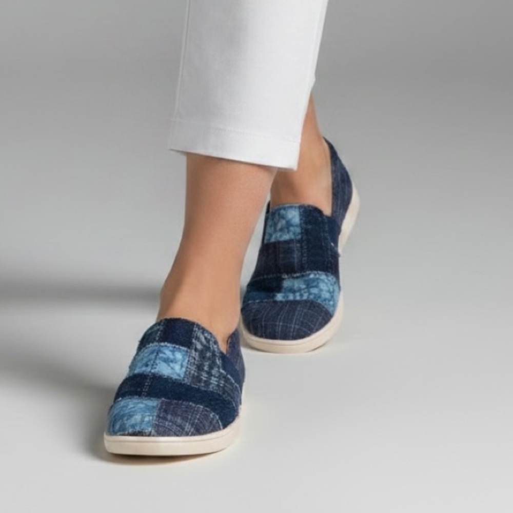 REVITALIGN Women’s Lydia Blue Denim Canvas Patchwork Orthotic Slip-On Sneaker 8